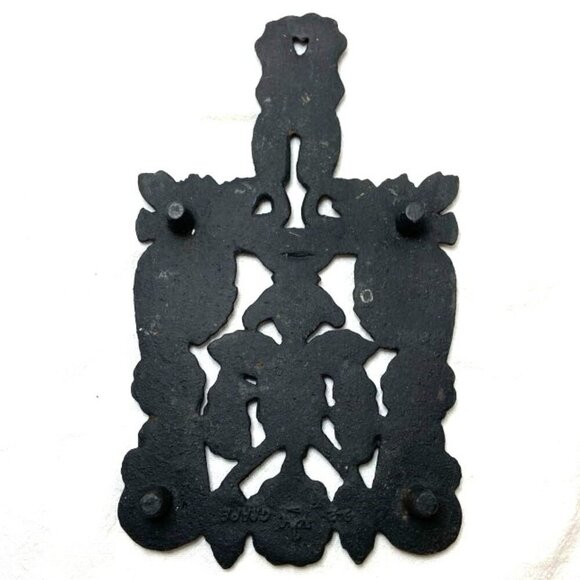 Vtg Virginia Metal Work Cast Iron Trivet or Wall Decor Grapes Matte Black. - Picture 4 of 5